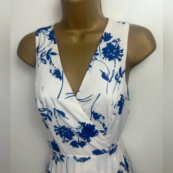 Lulus Blue and White Lindsie Floral Print Pleated Wrap CharmingMaxi Dress NWOT S - Picture 11 of 16